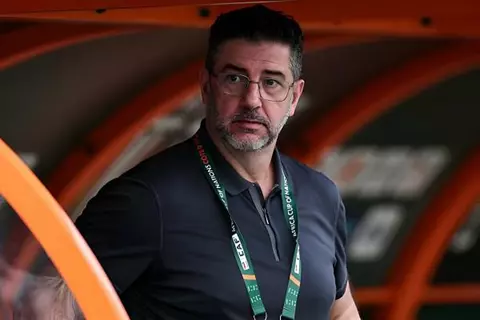 بعد 43 مباراة.. باناثينايكوس اليوناني يوجه الشكر للبرتغالي روي فيتوريا